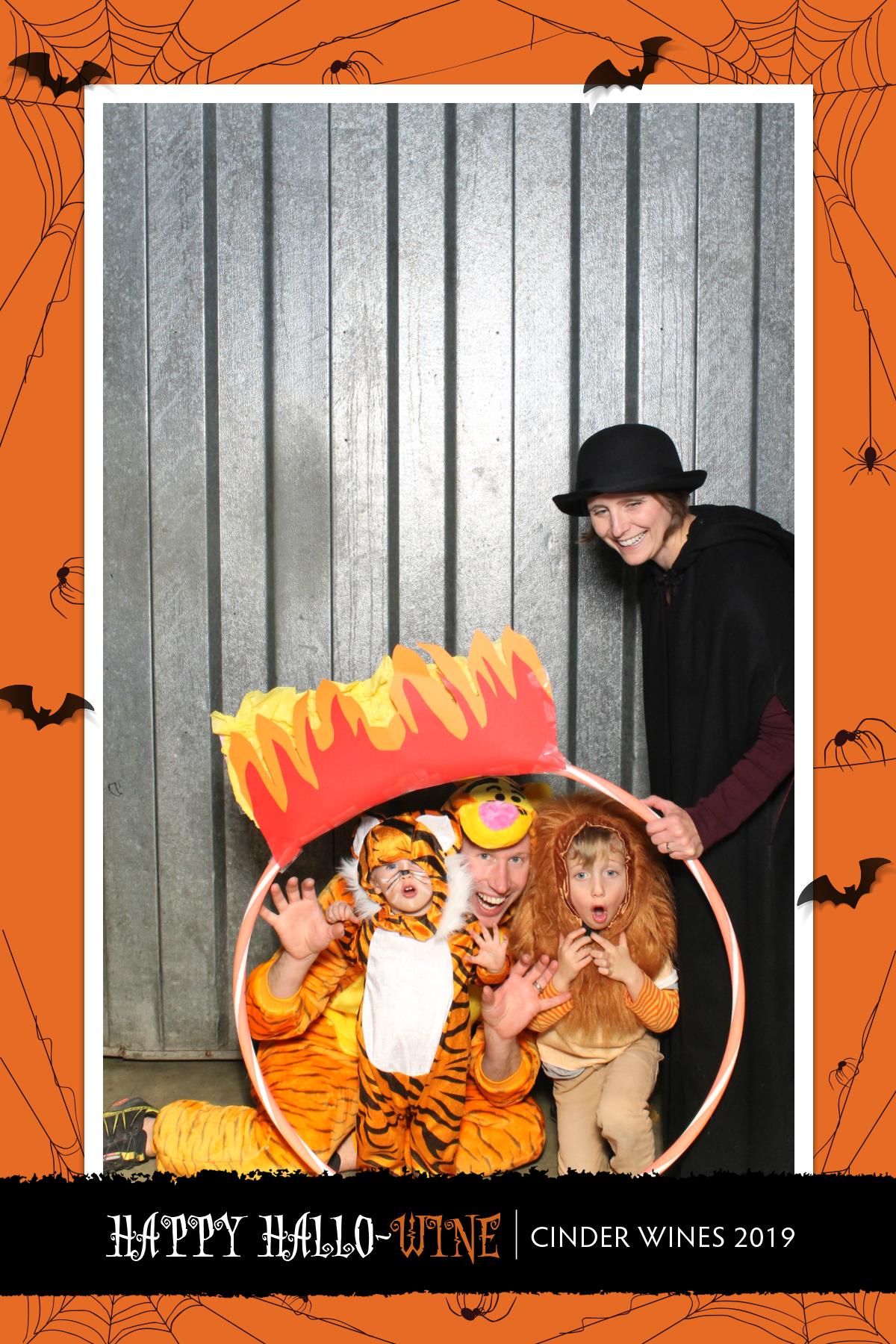 Cinder Hallowine | View more photos from the event at gallery.niknoxphotobox.com/u/NiKnox-Photo-Box/Cinder-Hallowine